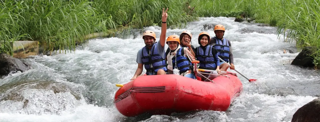 トラガワジャ川ラフティング