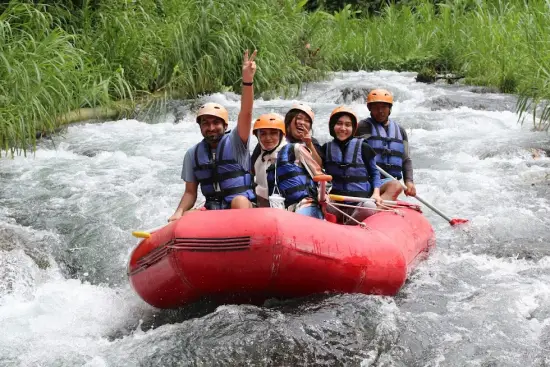 トラガワジャ川ラフティング